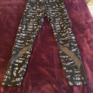 Black and white lululemon 7/8